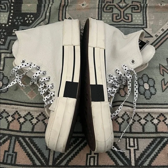 Converse DRKSTAR White High-Tops with Star Laces - Picture 3 of 6